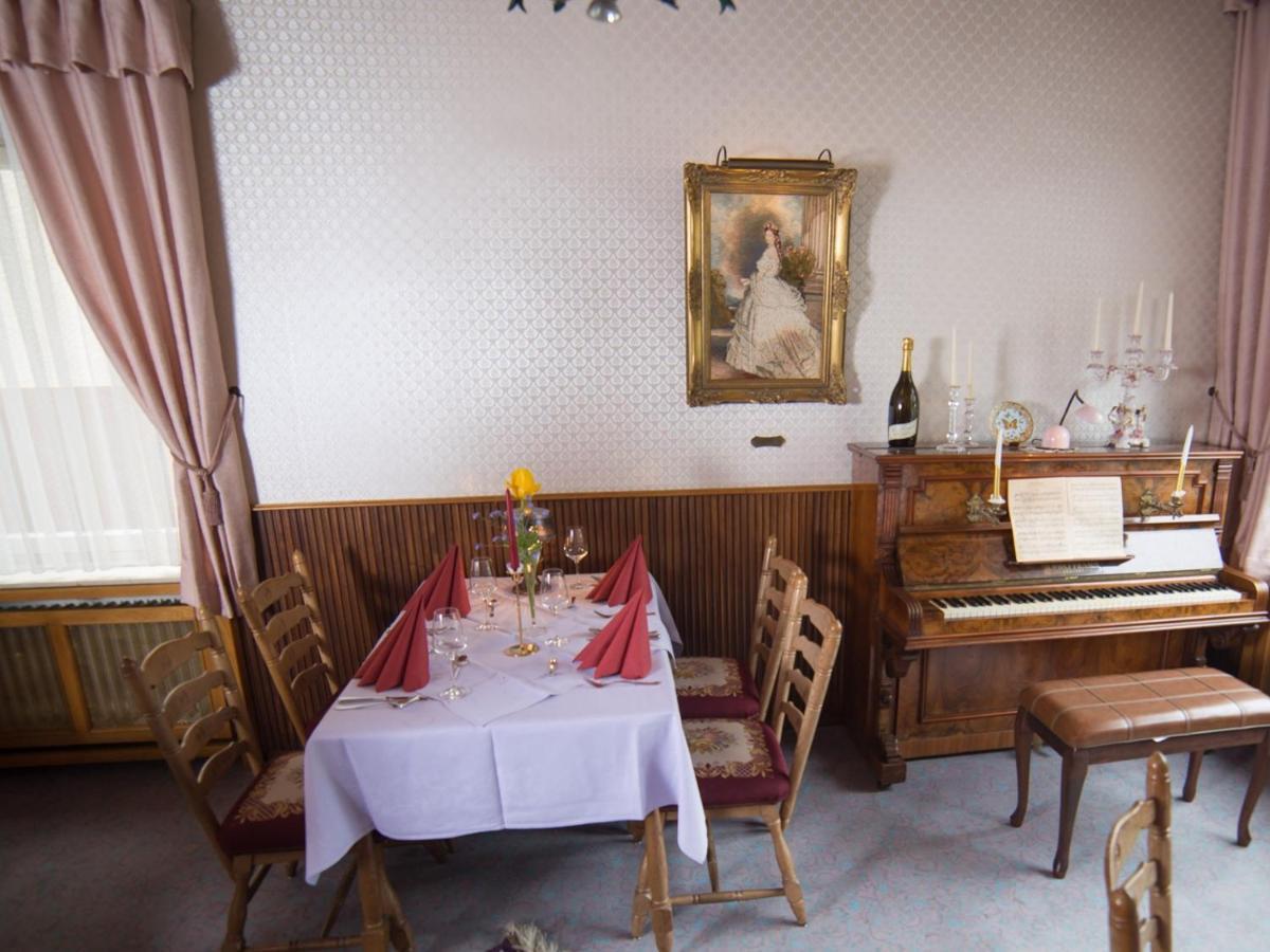 Hotel Zur Post - Burg An Der Mosel Екстер'єр фото